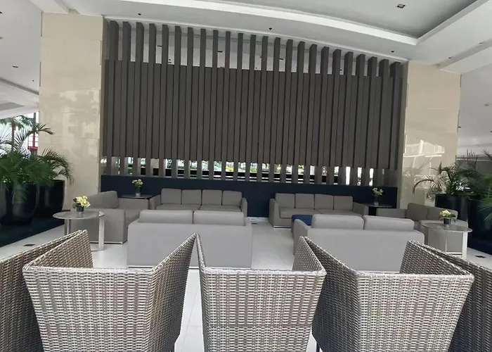 Modern - Shore Near Moa- 403b Apartment *