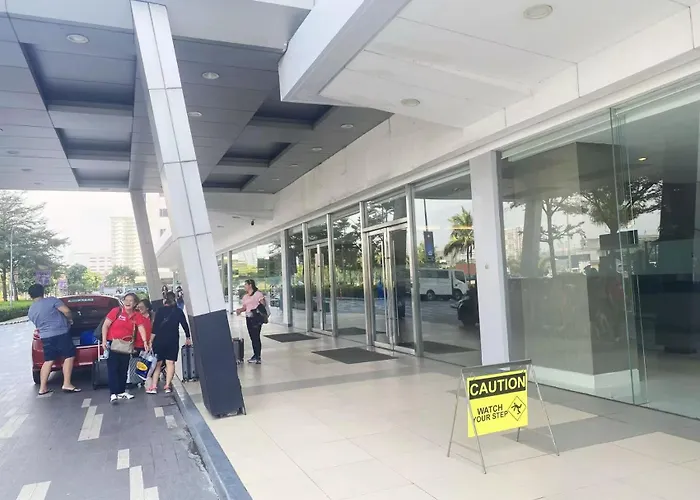 Modern - Shore Near Moa- 403b Manila