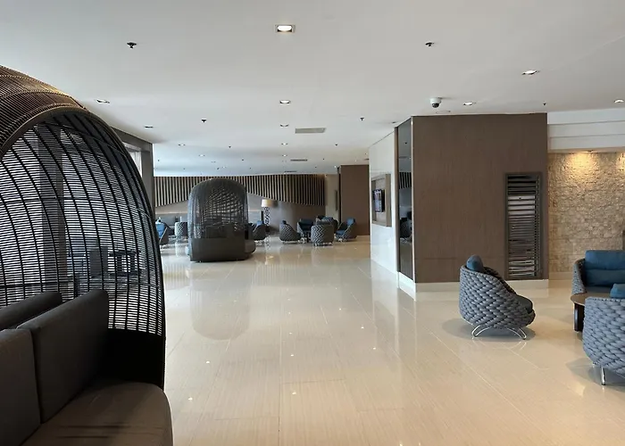 Modern - Shore Near Moa- 403b Apartment